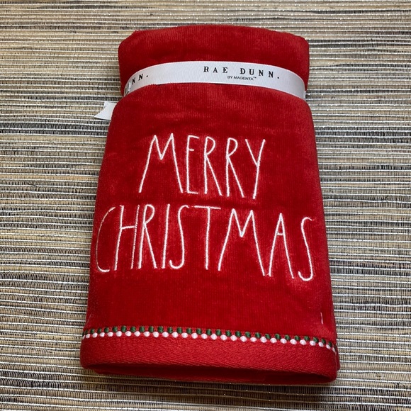 Brand New Rae Dunn hand towels (set of 2) π